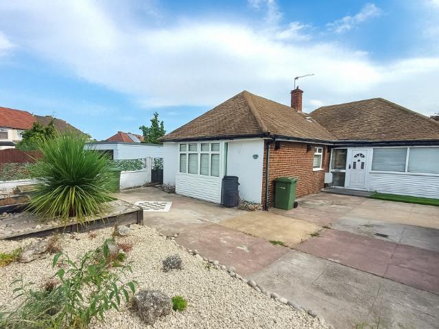 3 bedroom detached bungalow to rent