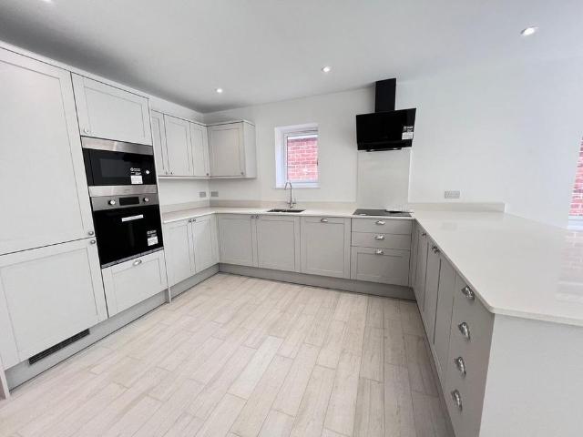 3 bedroom detached bungalow to rent