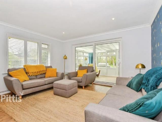 3 bedroom detached bungalow to rent