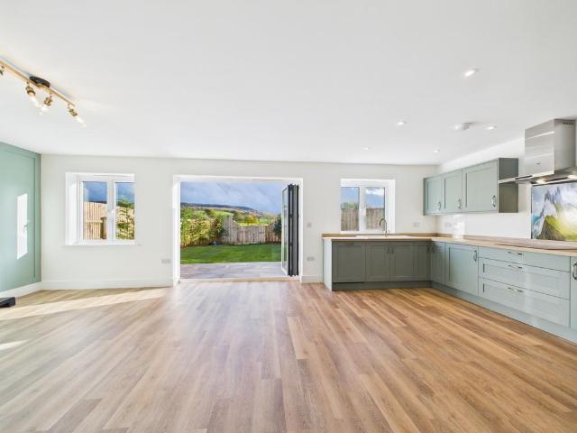 3 bedroom detached bungalow to rent