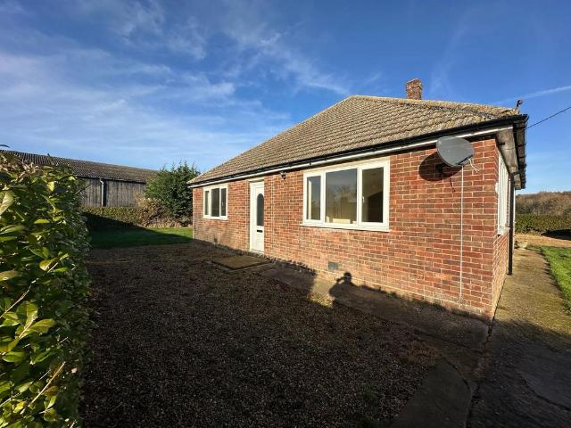 3 bedroom detached bungalow to rent