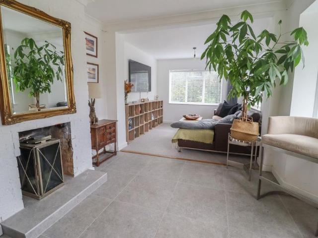 3 bedroom detached bungalow to rent