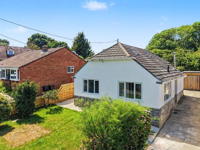 3 bedroom detached bungalow to rent