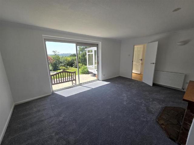 3 bedroom detached bungalow to rent