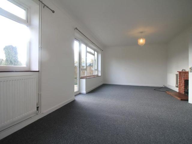 3 bedroom detached bungalow to rent