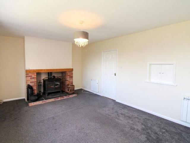 3 bedroom detached bungalow to rent