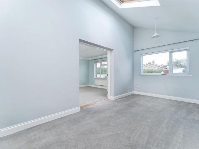 3 bedroom detached bungalow to rent