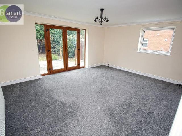 3 bedroom detached bungalow to rent