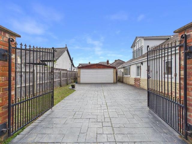 3 bedroom detached bungalow to rent