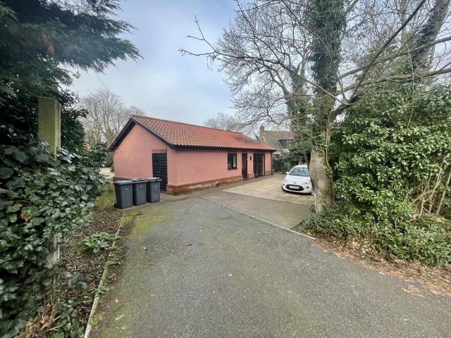 3 bedroom detached bungalow to rent