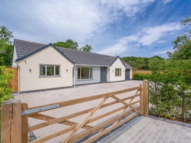 3 bedroom detached bungalow to rent