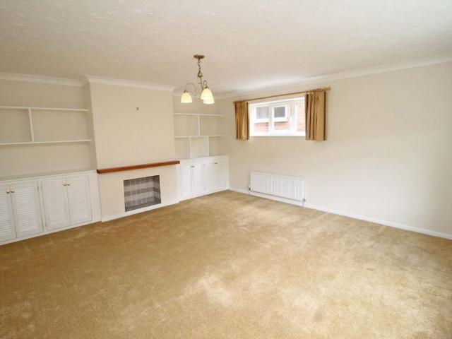 3 bedroom detached bungalow to rent