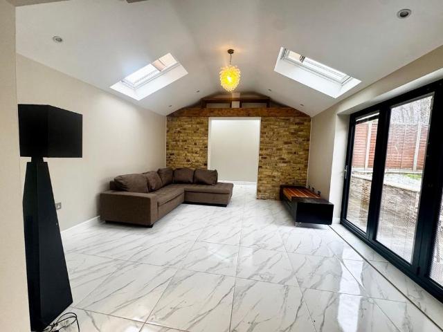 3 bedroom detached bungalow to rent