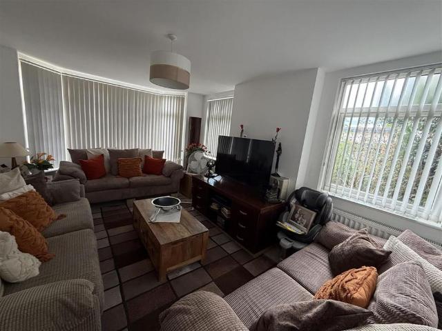 3 bedroom detached bungalow to rent
