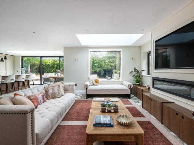 3 bedroom detached bungalow to rent