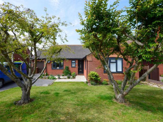 3 bedroom detached bungalow to rent