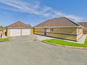 3 bedroom detached bungalow to rent