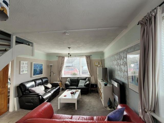 3 bedroom detached bungalow to rent