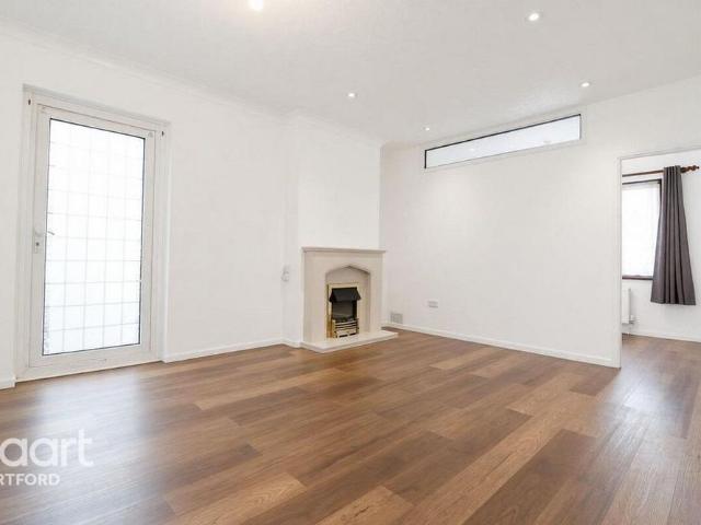 3 bedroom detached bungalow to rent
