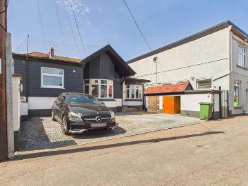 3 bedroom detached bungalow to rent