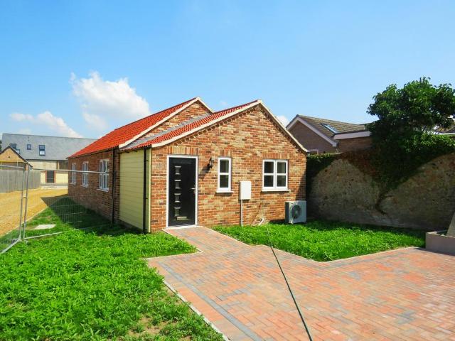 3 bedroom detached bungalow to rent
