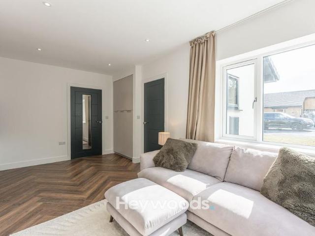 3 bedroom detached bungalow to rent