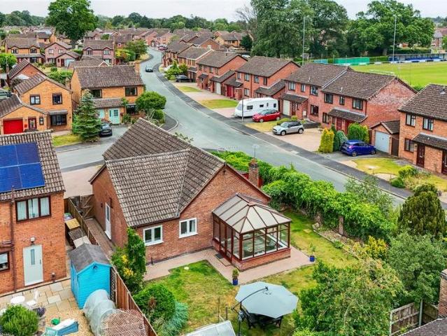 3 bedroom detached bungalow to rent