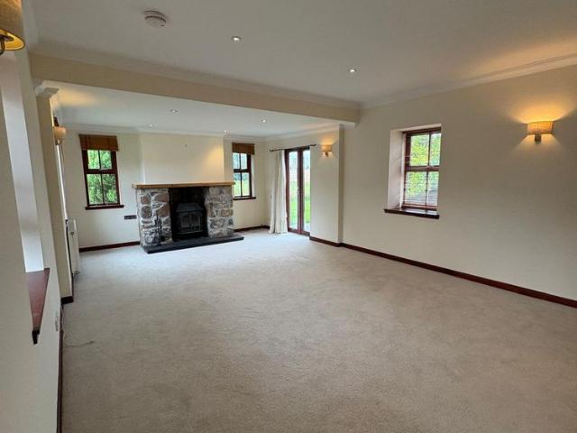 3 bedroom detached bungalow to rent