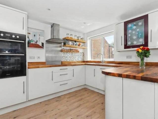 3 bedroom detached bungalow to rent