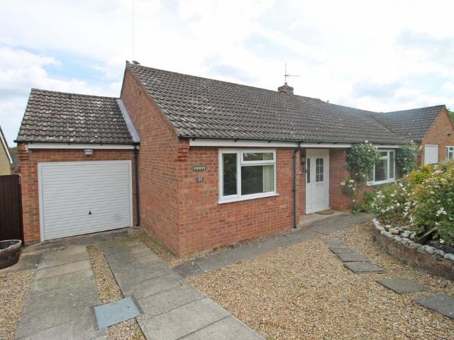 3 bedroom detached bungalow to rent
