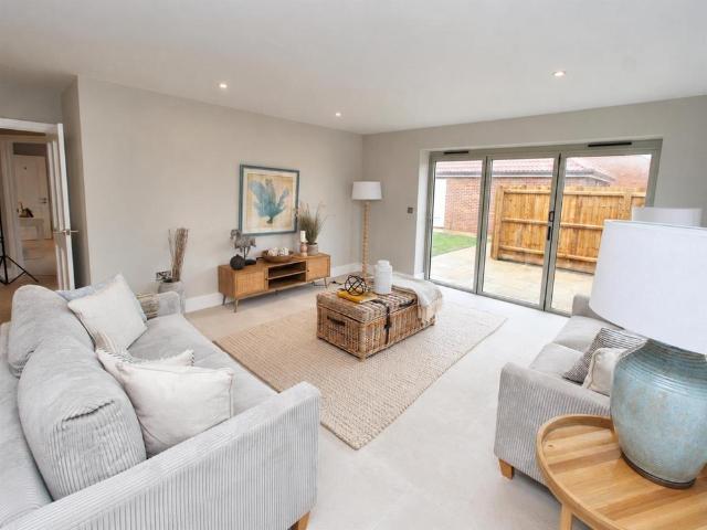 3 bedroom detached bungalow to rent