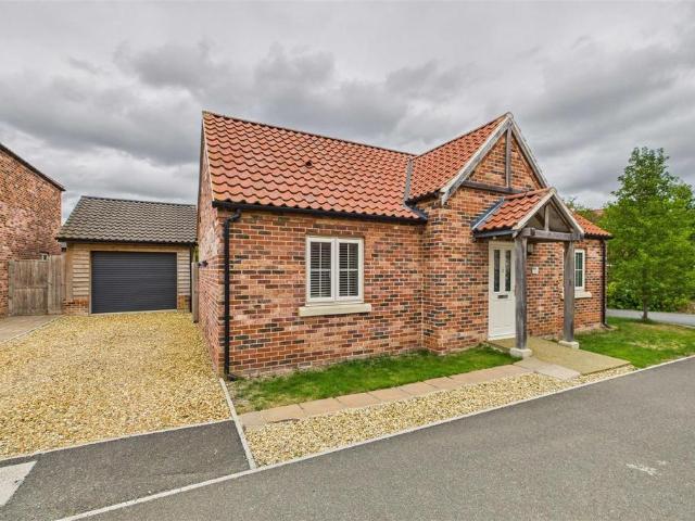 3 bedroom detached bungalow to rent