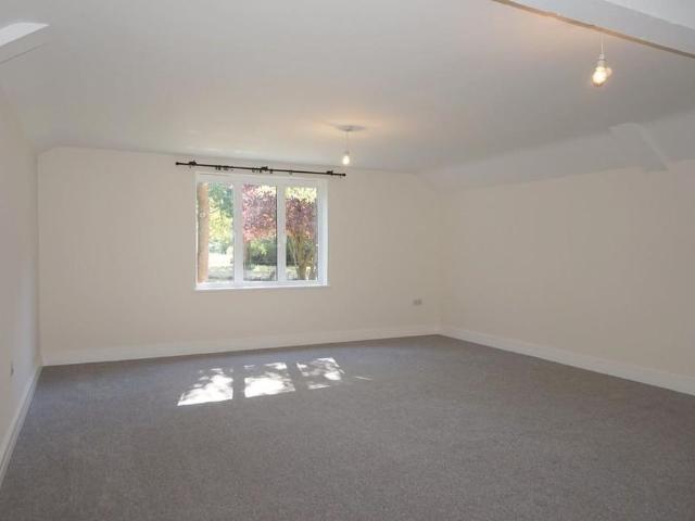 3 bedroom detached bungalow to rent