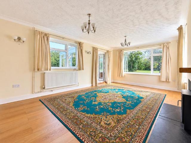3 bedroom detached bungalow to rent