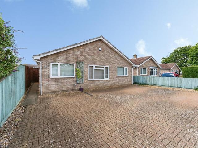 3 bedroom detached bungalow to rent