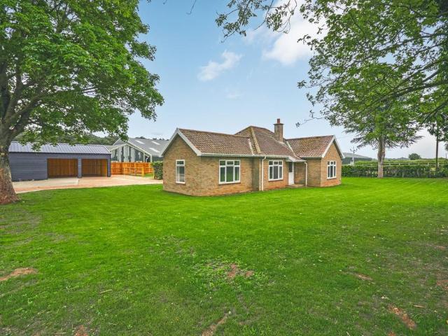 3 bedroom detached bungalow to rent