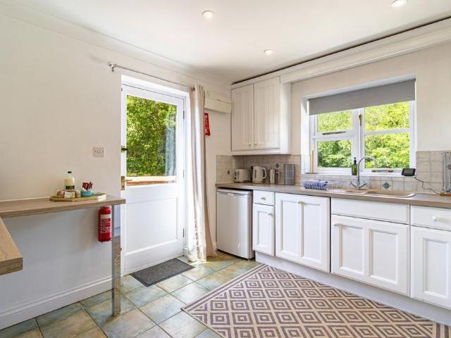 3 bedroom detached bungalow to rent