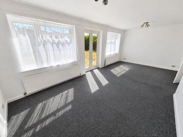 3 bedroom detached bungalow to rent