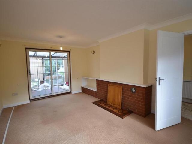 3 bedroom detached bungalow to rent