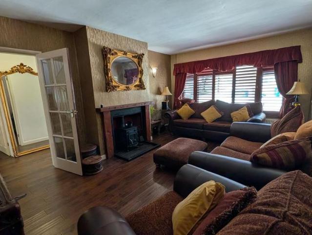 3 bedroom detached bungalow to rent