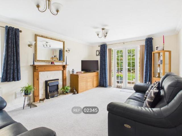 3 bedroom detached bungalow to rent