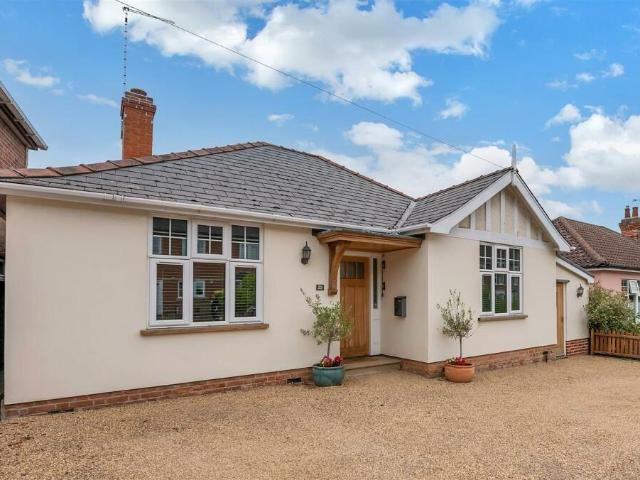 3 bedroom detached bungalow to rent