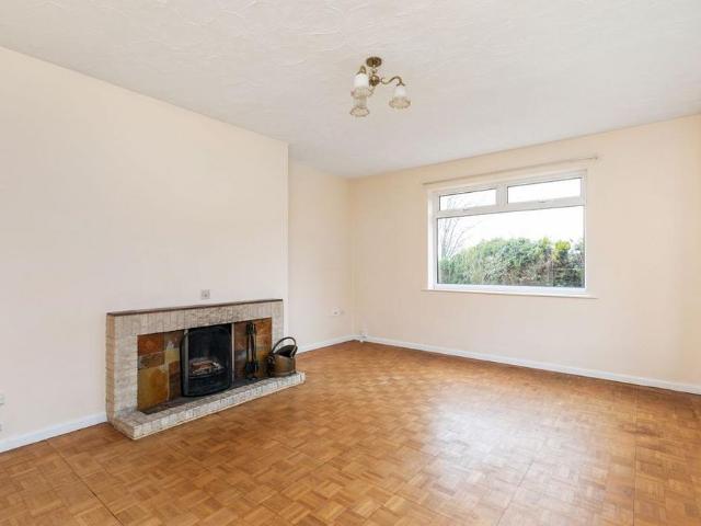 3 bedroom detached bungalow to rent