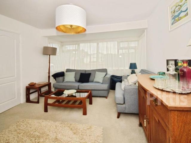 3 bedroom detached bungalow to rent