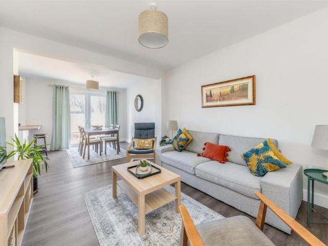 3 bedroom detached bungalow to rent