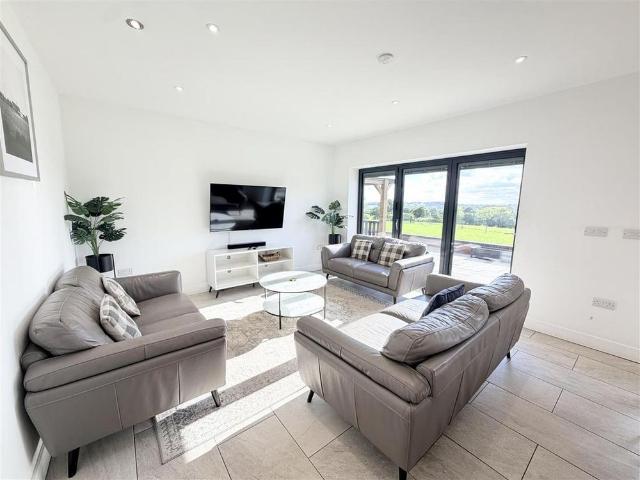 3 bedroom detached bungalow to rent