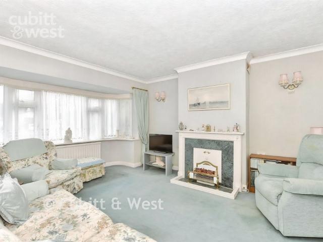 3 bedroom detached bungalow to rent