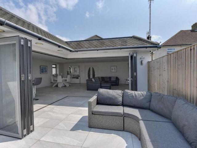 3 bedroom detached bungalow to rent