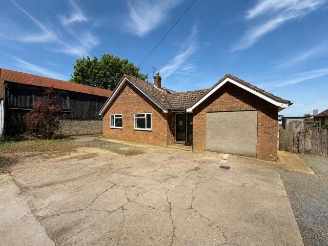 3 bedroom detached bungalow to rent