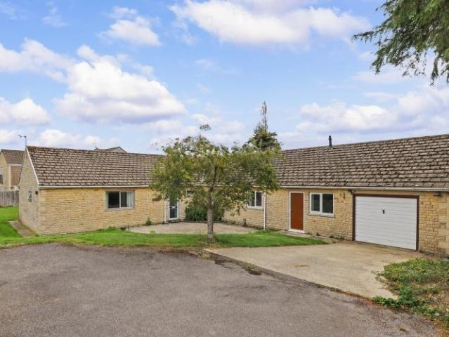 3 bedroom detached bungalow to rent